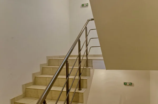 Staircase in new living building — Stock Photo, Image