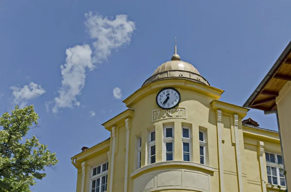 Old building with clock in town Peshtera — Stock Photo, Image