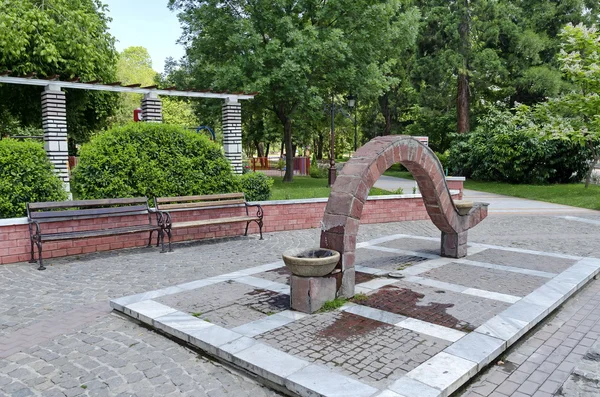 Brunnen mit Trinkwasser — Stockfoto