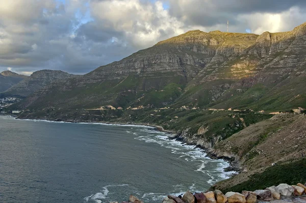 Sunset over the Hout bay coastline from Chapman's Peak Drive. — Stock Photo, Image