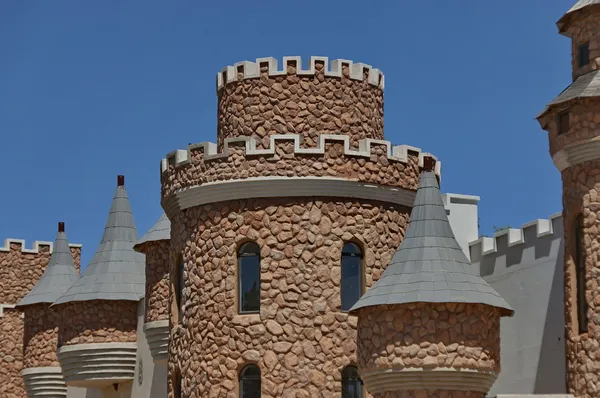 Deel van torentje en torens in chateau de nates, Zuid-Afrika — Stockfoto