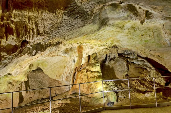 Ledenika'nın güzel görünümünde mağara, Bulgaristan — Stok fotoğraf