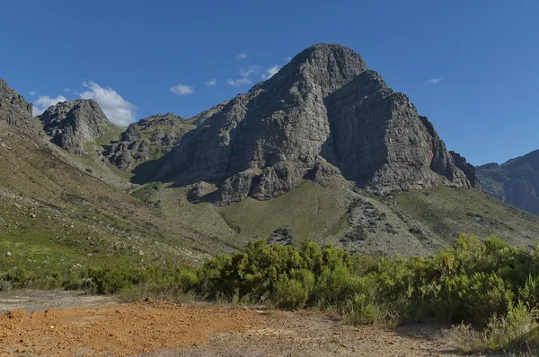 Formación de rocas a lo largo de la carretera — Foto de Stock