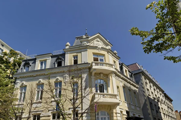 Gebouw uit 1921 jaar - goed gerenoveerd — Stockfoto