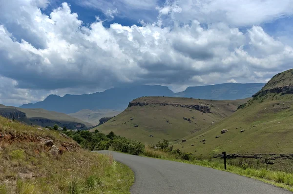 Straße zum Riesenschloss kwazulu-natal Naturschutzgebiet — Stockfoto