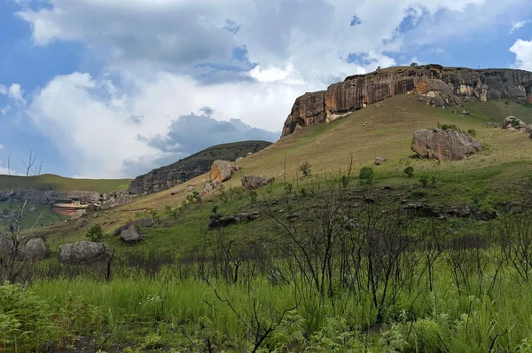 Интересные осадочные породы в гигантском замке Квазулу-Наталь — стоковое фото