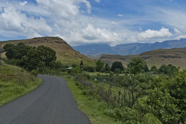 Road to Giants Castle KwaZulu-Natal nature reserve, Drakensberg — Stock Photo, Image