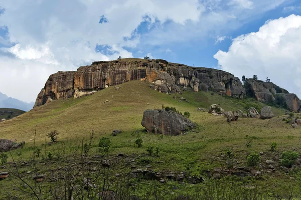 Interesting sedimentary rock in Giants Castle KwaZulu-Natal nature reserve — Stock Photo, Image