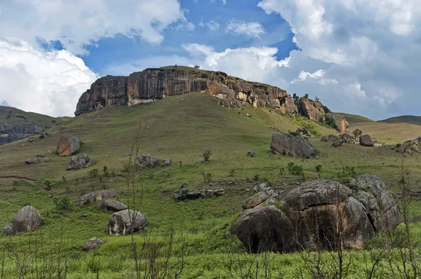 Interesting sedimentary rock in Giants Castle KwaZulu-Natal nature reserve — Stock Photo, Image