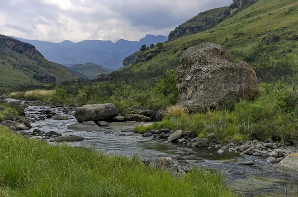 River and rocks in Giants Castle — Stock Photo, Image