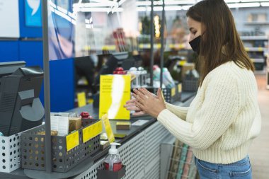 Temizlik, el yıkama dezenfektan konseptini kullanarak. Günümüzde insanlar yaşam tarzı konsepti.