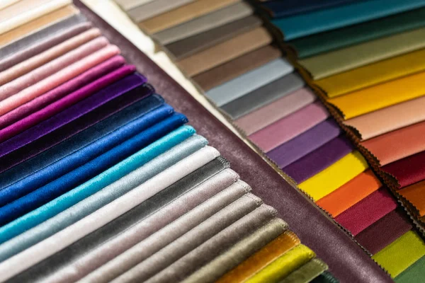 Çok renkli kumaş örneklerinin kataloğu. Tekstil endüstrisi geçmişi. Renkli pamuk kumaş. Palet — Stok fotoğraf
