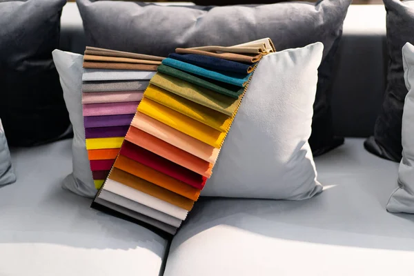 Catálogo de muestras de tela multicolor. Fondo de la industria textil. Tejido de algodón de colores. Palet. — Foto de Stock