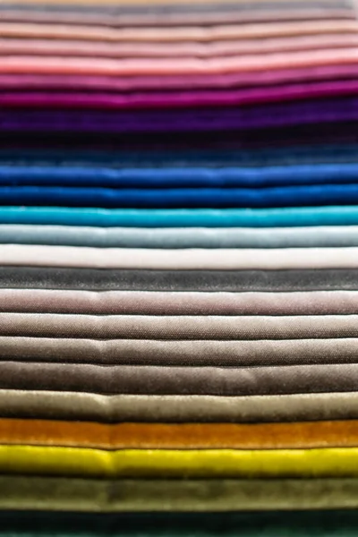 多色面料样品目录。纺织工业背景。彩色棉织物。Palet案 — 图库照片