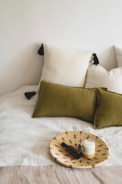 Almohadas Lino Una Cama Blanca Con Decoración Casera Los Detalles —  Fotos de Stock