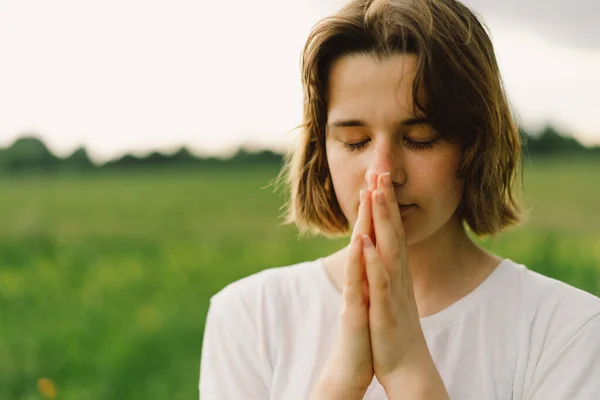 Teenager Girl Closed Her Eyes Praying Hands Folded Prayer Concept —  Fotos de Stock