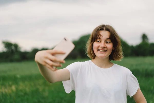 Girl Taking Selfie Mobile Phone Lifestyle Mobility Concept Modern Wireless — Fotografia de Stock