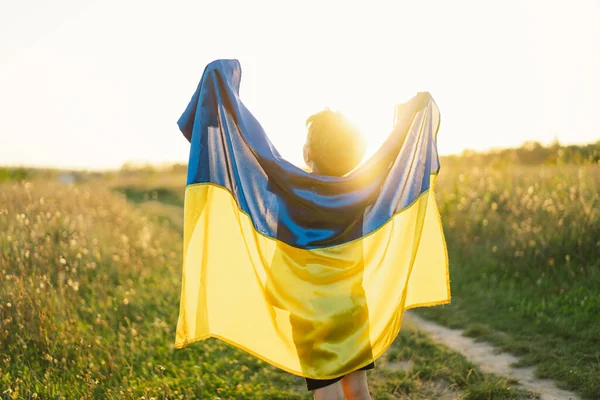День Незалежності України Дитячий Хлопчик Білій Футболці Жовтим Синім Прапором — стокове фото