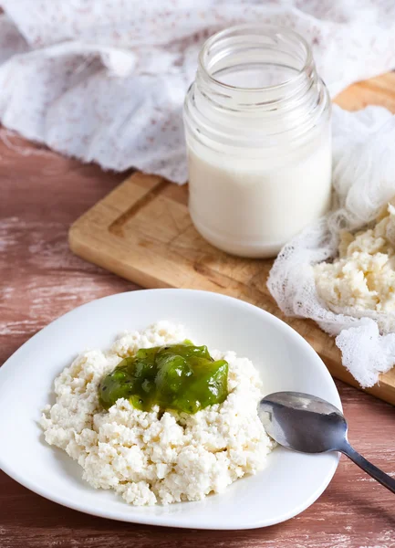 Queso de cabaña con mermelada —  Fotos de Stock