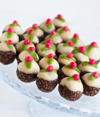 tatlı badem ezmesi ile