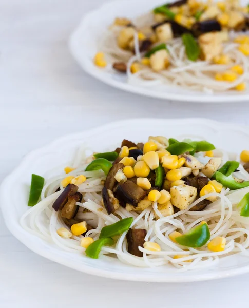 Rice noodles with vegetables — Stock Photo, Image