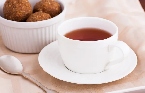 Xícara de chá e biscoitos caseiros — Fotografia de Stock