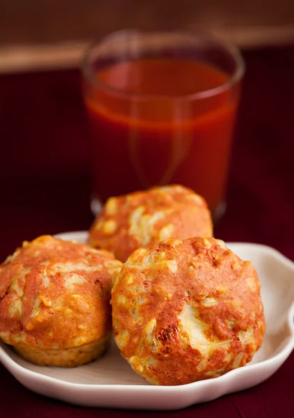 Muffins with tomatoes — Stock Photo, Image