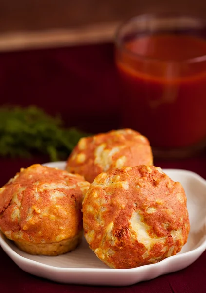 Muffins with tomatoes — Stock Photo, Image