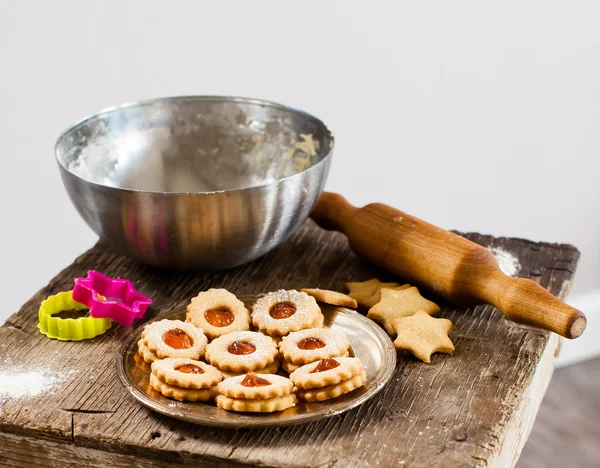 크리스마스 쿠키 별 신선한 구운된 생강 빵 가루 설탕 — 스톡 사진