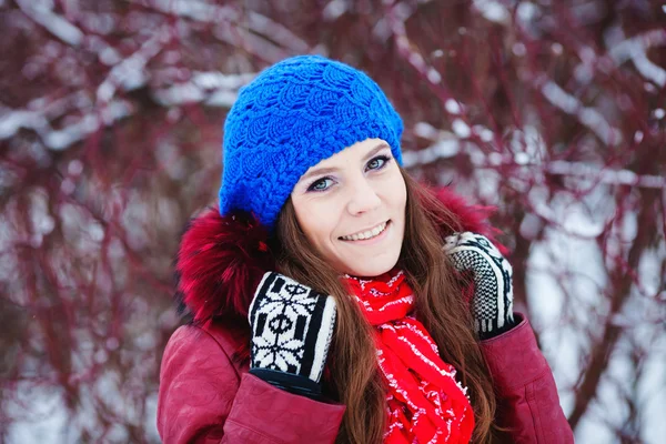 Jovem mulher retrato de inverno . — Fotografia de Stock