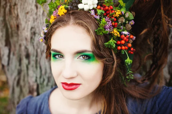 Retrato de Mulher de Outono. Menina modelo de moda de beleza com M outonal — Fotografia de Stock