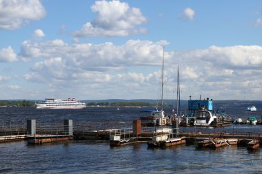 Pier volga Nehri üzerinde.