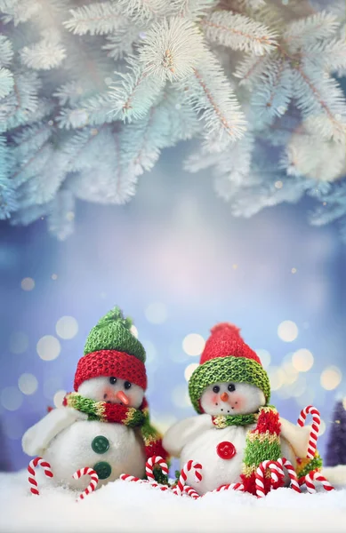 Игрушка Снеговик Замерзшем Зимнем Фоне — стоковое фото