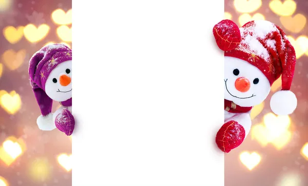 Kleine Sneeuwpoppen Caps Sjaals Winterachtergrond Feestelijke Achtergrond Met Een Grappige — Stockfoto