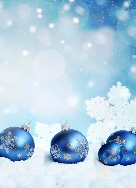 Belas Bolas Natal Azul Flocos Neve Neve Fundo Inverno — Fotografia de Stock