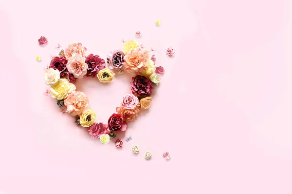 Gelukkige Moeder Valentijnsdag Boeket Van Kleurrijke Geassorteerde Rozen Hartvorm Roze — Stockfoto