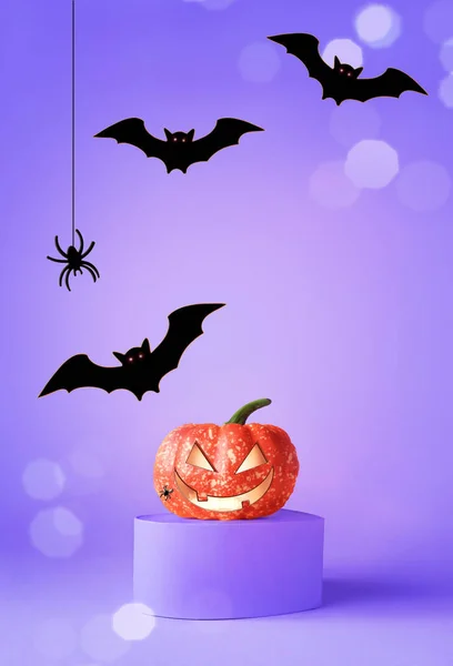 Decoraciones Halloween Con Calabaza Podio Araña Murciélago Sobre Fondo Púrpura — Foto de Stock