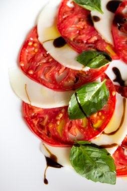 Caprese salatası