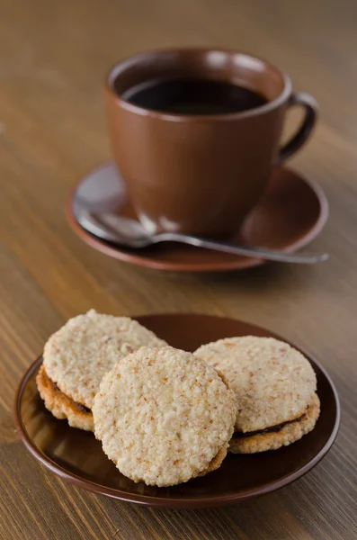 Galletas de nuez en un tazón — Foto de Stock