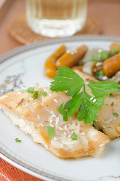 Cod in beer marinade with vegetables — Stock Photo, Image