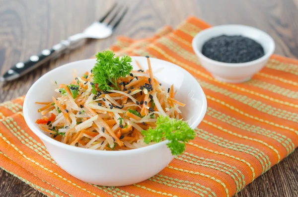 Salad of cauliflower, carrots and red peppers — Stock Photo, Image