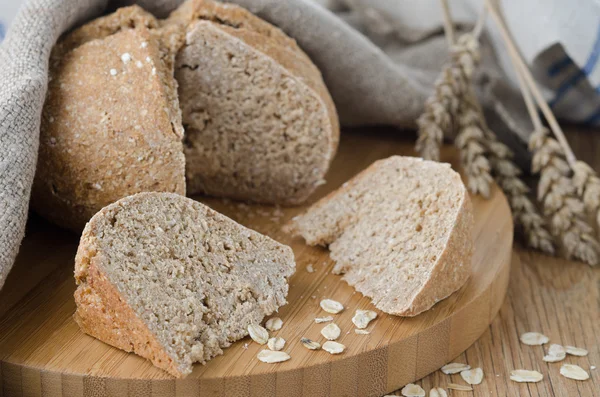 Хліб з вівсяними пластівцями — стокове фото