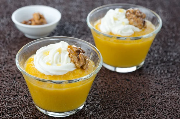 Budino con zucca e mango primo piano orizzontale — Foto Stock