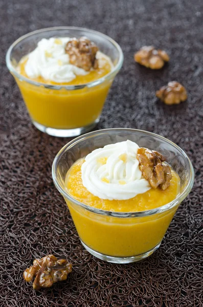 Pudding mit Kürbis und Mango — Stockfoto