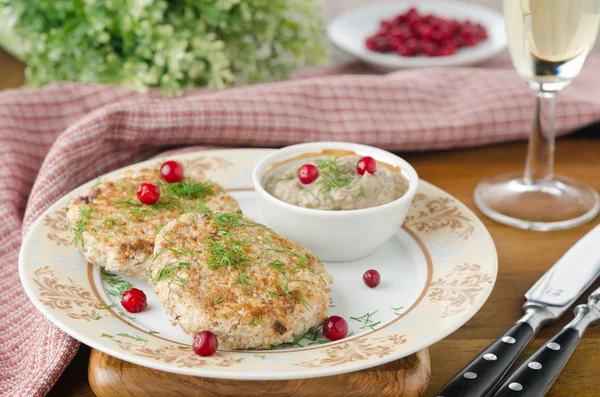 Chicken cutlets with cowberry and mushroom sauce — Stock Photo, Image