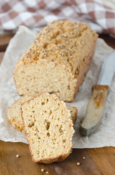 Homemade bread with bran and coriander seeds — Stock Photo, Image