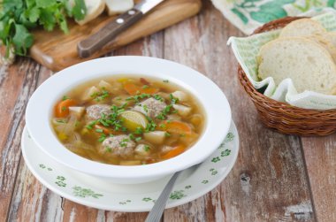 tabak sebze çorbası köfte ile