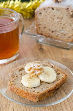 muz ve ceviz ile Noel pasta dilimi