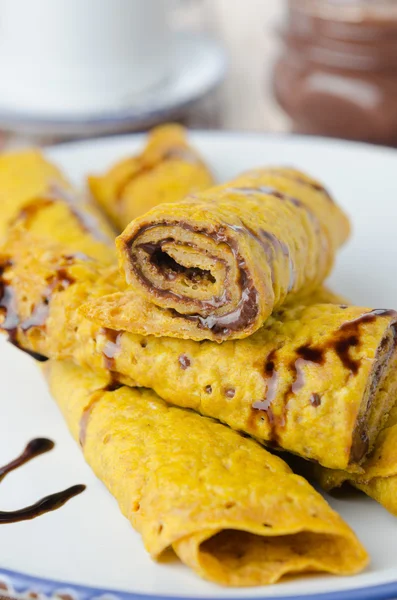 Rolled pancakes stuffed chocolate spread — Stock Photo, Image