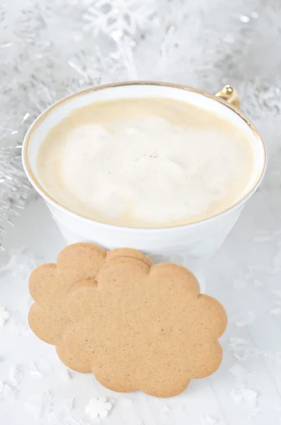 Galletas de jengibre, taza de capuchino — Foto de Stock